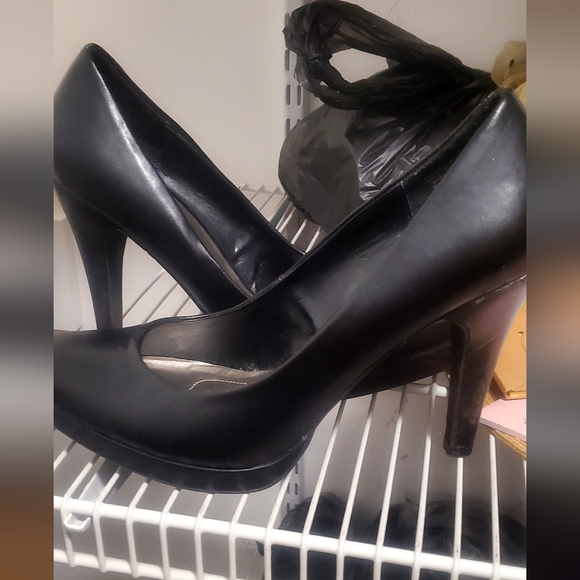 Apt. 9 Women's Classic Black Heels - Picture 2 of 3